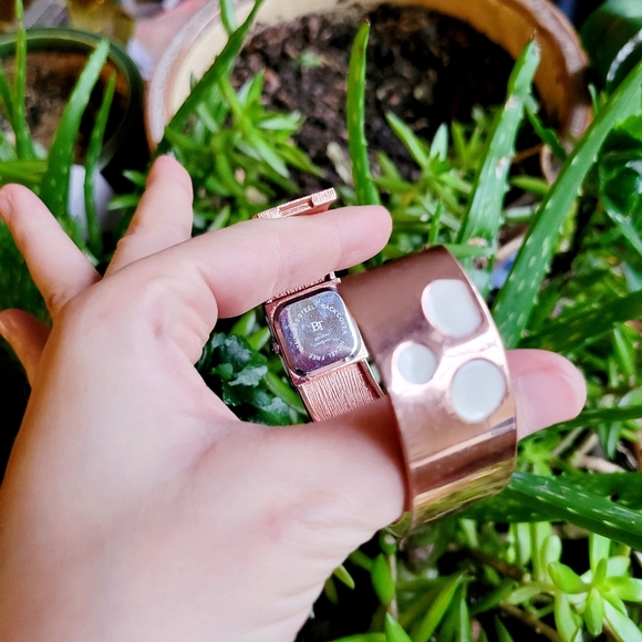 Classic BT Polka Dot Rose Gold Roman Numerals Rhinestone Watch - Picture 8 of 9